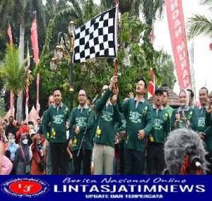 Danrem 081/DSJ Kolonel Deni Ikuti Jalan Sehat  Meriahkan Hari Jadi Pemprov Jatim ke-77 di Madiun