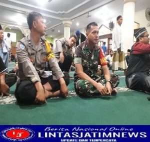 Perkuat Ukuwah, Babinsa & Bhabinkamtibmas Joyotakan Safari Sholat Subuh Berjama’ah