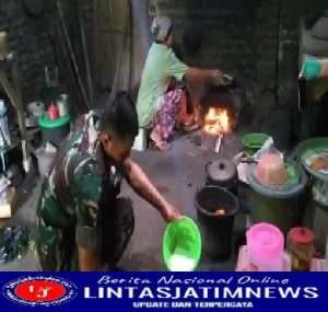 Sukseskan Program KSAD, Ternyata Babinsa Kodim 0802/Ponorogo Jago Masak