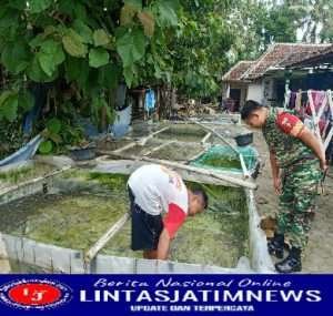 Babinsa Seyegan Komsos dengan Para Peternak Lele