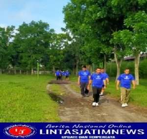 Prajurit dan PNS Kodim 0732/Sleman Jalan Santai Sambil Menikmati Pemandangan Alam