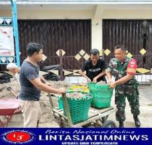 Kemanunggalan TNI dan Rakyat di Wujudkan dengan Kerja Bakti Babinsa Jayengan & Warganya
