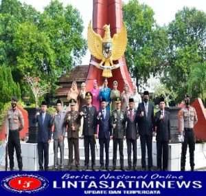 Peringatan Hari Pahlawan Ke-77, Dandim Bersama Forkopimda Ziarah Nasional Di TMP Kusuma Bangsa