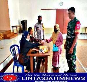 Pastikan Berjalan Lancar, Babinsa dan Babinkamtibmas Dampingi Penyaluran BLT – DD