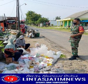 Kunjungi Pedagang Pasar Tradisional, Ini Pesan yang disampaikan Babinsa Plosokerep