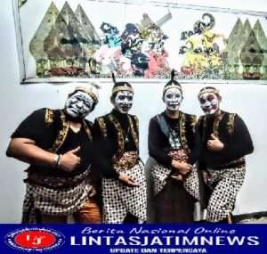 Hebat!!! Punokawan Reborn Muncul di Surabaya