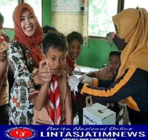 Pemberian Vaksin Difteri dan Tetanus untuk Anak SDN Sumberagung 3 Disambut Dengan Gembira