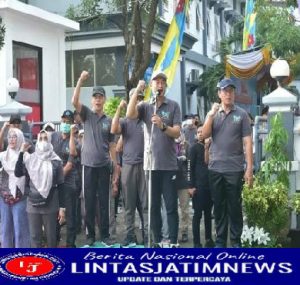 Peringati HKN ke 58, Dinkes Lamongan Adakan Jalan Sehat