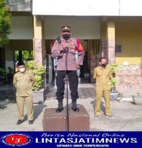 Begini Pesan Kapolsek Duduksampeyan jadi Pembina Upacara di SMPN 15