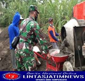 Babinsa Bantu Warga Buat Talud Sepanjang 250 Meter