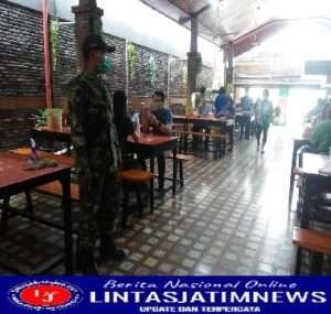 Ada Apa Babinsa Jayengan Blusukan ke Warung Soto Kirana