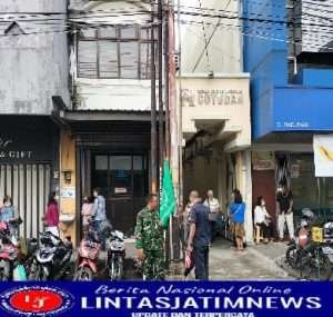 Babinsa Jayengan Berikan Rasa Aman & Nyaman Ibadah Minggu Pagi Di GKI Coyudan