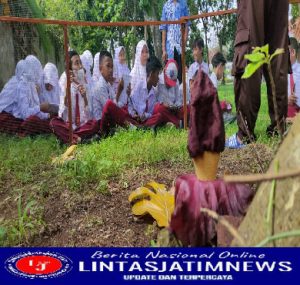 Puluhan Siswa SD Muhammadiyah 2 Pakis Pelajari Bunga Langka