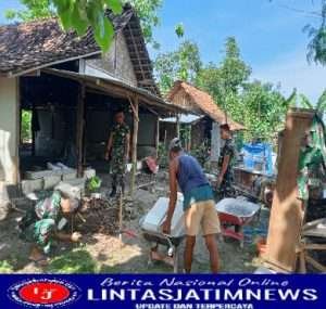 Babinsa Padas Bantu Pembangunan Rumah Warga