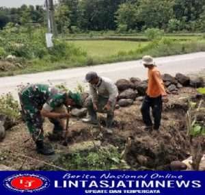 Babinsa Dukuh Bantu Pembangunan Infrastruktur Desa Binaan