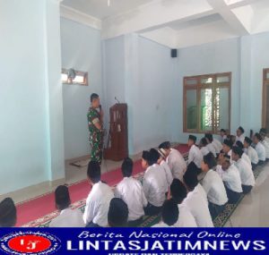 Cegah Bullying Babinsa Sidorejo Berikan Edukasi   Kepada Pelajar SMP IT Al Ghifari