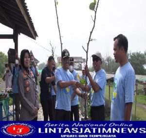 Danramil Galur Tanam Pohon di Area Laguna Pantai Trisik