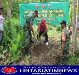 Kodim 0726/Sukoharjo laksanakan penghijauan di desa Kamal, Bulu, Sukoharjo tanam bibit Jengkol dan Jambu Mete