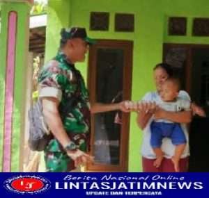Babinsa Hargomulyo Salurkan Bantuan Paket Peduli Stunting