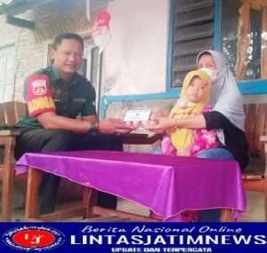 Babinsa Karangsewu Salurkan Bantuan Paket Peduli Stunting