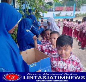 Ratusan Murid MIM 02 Pondok Modern Paciran Memperingati Hari Guru Nasional Dengan Mengadakan Penggalangan Dana Untuk Korban Gempa Cianjur