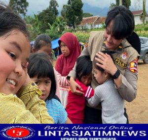 Upaya Polri Kembalikan Senyum Anak-anak dan Ibu-ibu Korban Gempa Cianjur