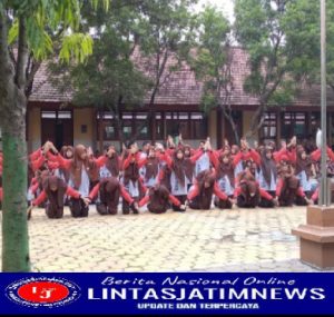 Meriahnya Peringatan HUT PGRI Dan HGN Di SMPN 2 Sugio