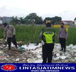 Polsek Tambaksari Patroli Rutin Antisipasi Perjudian Burung Merpati di Jalan Ploso