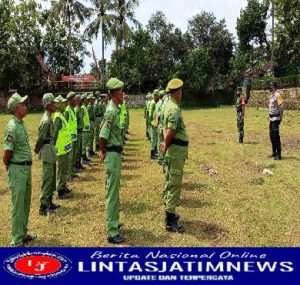 Babinsa Banjararum Laksanakan Pembinaan Linmas
