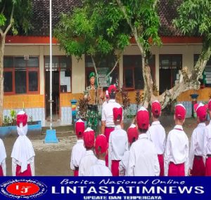 Anggota Koramil Paron Pimpin Upacara Di SDN 1 Teguhan