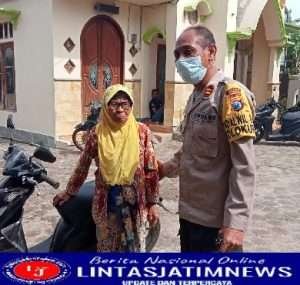 Kapolsek Solokuro Jemput Lansia Untuk Melaksanakan Vaksinasi