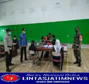 Babinsa Dan Babinkamtibmas Sinergi Amankan Penyaluran Bantuan