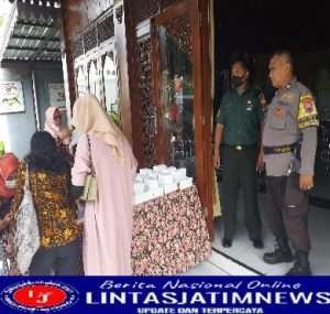 Bersama Bhabinkamtibmas, Babinsa Sangkrah Hadiri Giat Rembug Percepatan Dan Dukung Penurunan Stunting