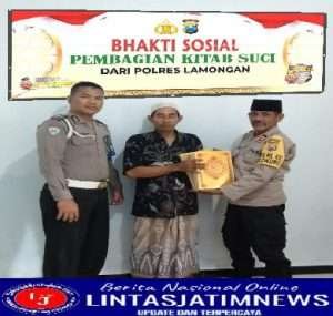 Kapolsek Solokuro Membagikan Al Qur’an ke Ponpes  Miftahul Ulum