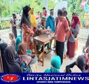 Babinsa Koramil Simo Pantu Pembagian BLT BBM