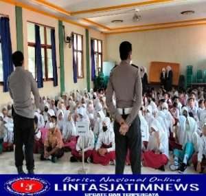 Polsek Paciran Lamongan Sosialisasi Etika Berlalu Lintas Pada Pelajar SDN 1 Paciran