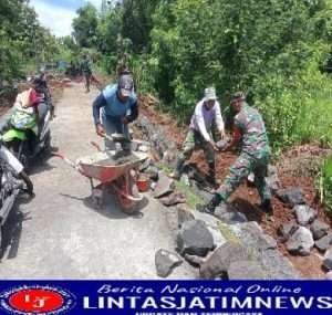 Babinsa Ikut Sukseskan Pembangunan Wilayah Binaannya