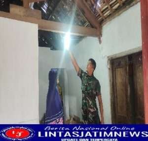 Babinsa Kodim 0802/Ponorogo Berhasil Pasang  Listrik Gratis di Rumah Warga