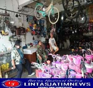 Penjual Sepeda Jadi Sasaran Komsosnya Babinsa Jayengan