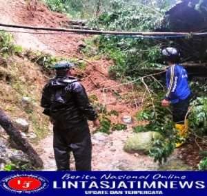 Babinsa Kalirejo Cek Lokasi Tanah Longsor