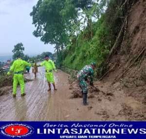 Tanggap Terhadap Bencana, Babinsa Cepogo Bantu Atasi Tanah Longsor