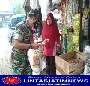 Terjun Langsung Ke Pasar Tradisional, Babinsa Cek Harga Sembako