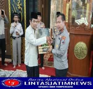 Kapolda Jatim Salurkan 9000 Kitab Suci Untuk Umat Beragama