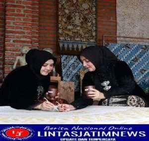 Ketua Bhayangkari Daerah Jawa Timur Kunjungi UMKM Batik di Jombang