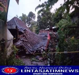 Tanggap bencana, Babinsa Klego Cek Rumah Warga Longsor