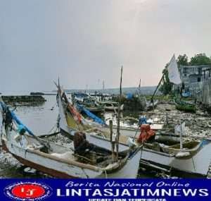 Musim Rajungan Sepi, Nelayan Tradisional Paciran Ikut Melaut Kapal Kursin Kranji
