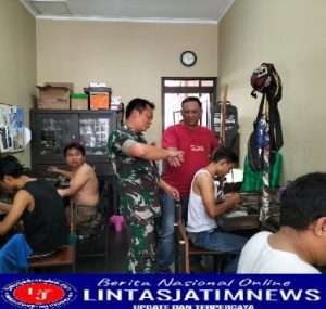 Pengrajin Perhiasan Jadi Sarana Babinsa Jayengan Dalam Jalin Komsos