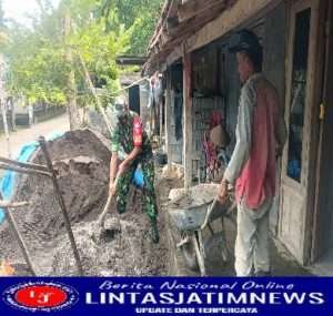 Tak Pernah lelah, Babinsa Bantu Warga Rehab Rumah