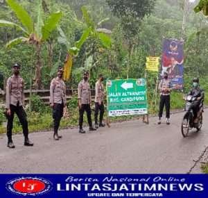 Semeru Erupsi, Polres Lumajang Siagakan Personil di Jalur Penyeberangan Curah Kobokan