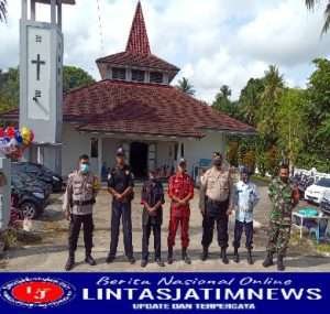 Sinergitas Babinsa dan Babinkamtibmas Amankan Ibadah